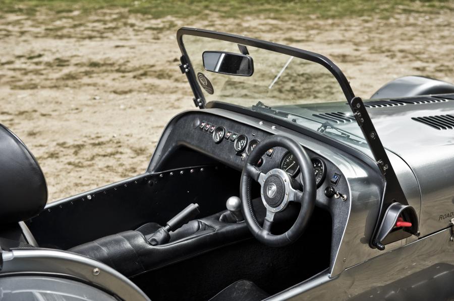 Интерьер Caterham Seven Roadsport 125 2007 года  (UK) (фото 3 из 17)